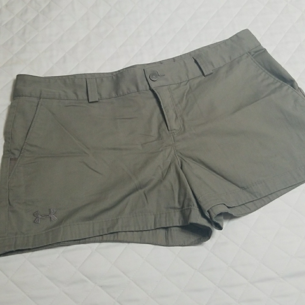 Under armour botton shorts 14